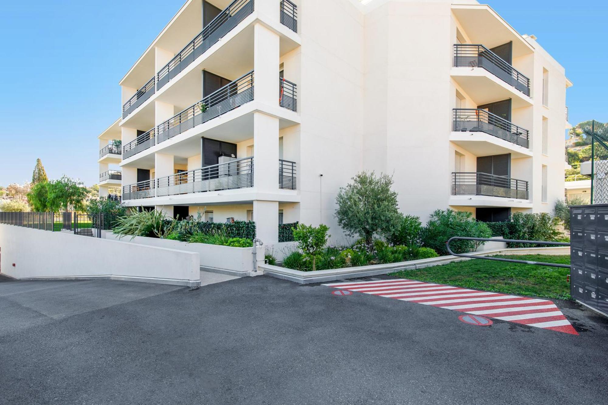Lovely 2 Bedroom Condo With Pool فالوريس المظهر الخارجي الصورة