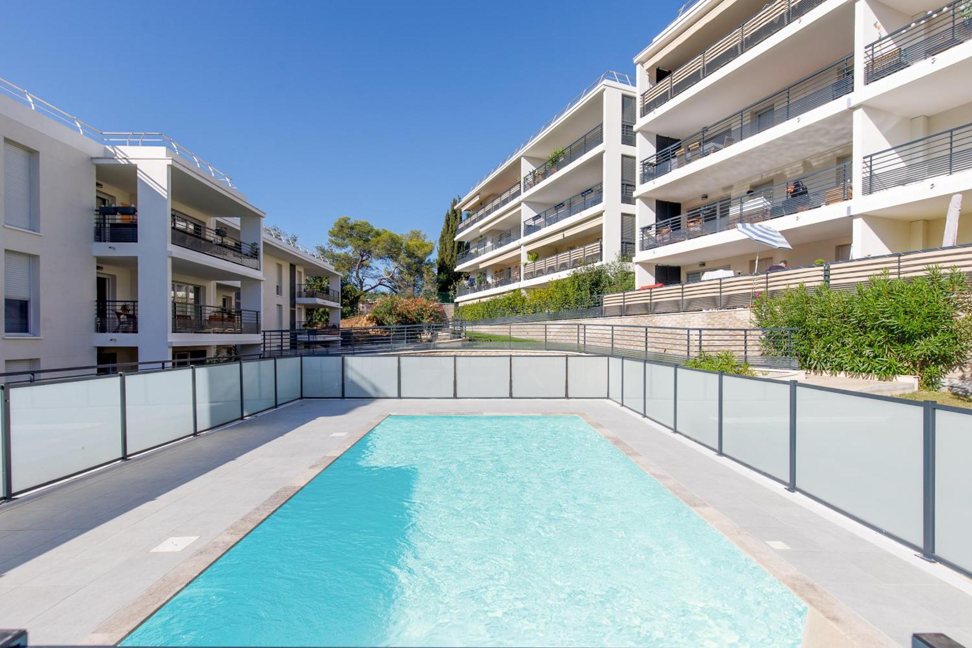 Lovely 2 Bedroom Condo With Pool فالوريس المظهر الخارجي الصورة