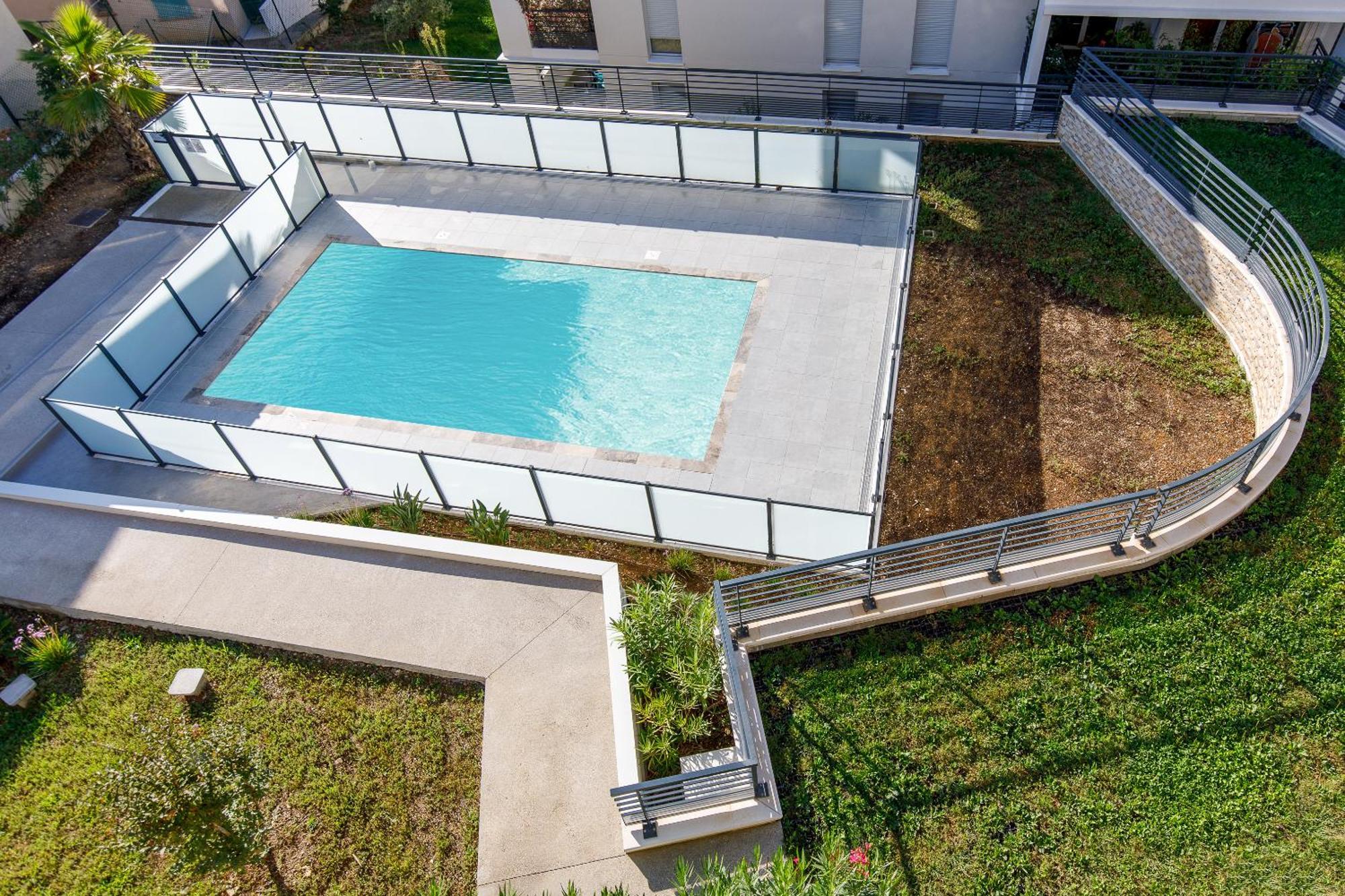 Lovely 2 Bedroom Condo With Pool فالوريس المظهر الخارجي الصورة